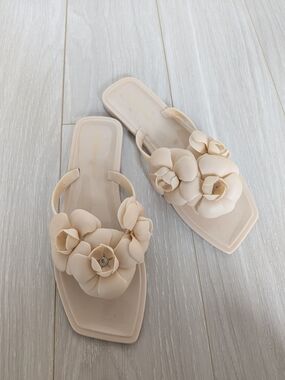 Brand new never worn BCBGeneration flower flip flops